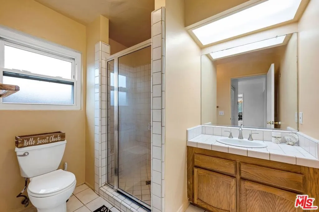 6221 Flores Avenue, Los Angeles, California 90056 home-pic-14